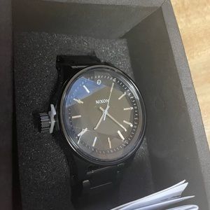Nixon “the facet watch”